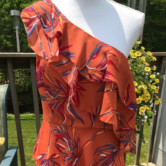 Amaryllis size S chiffon floral one-shoulder top. - Picture 2 of 7